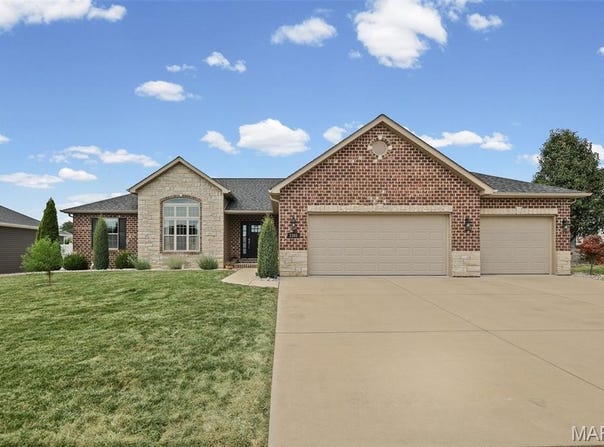 1305 Bradstreet Drive, O'Fallon, IL 62269