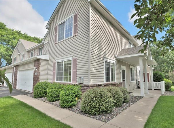 703 Maple Hills Drive, Maplewood, MN 55117