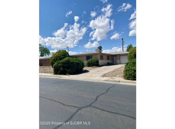 208 W 27TH Street, Farmington, NM 87401