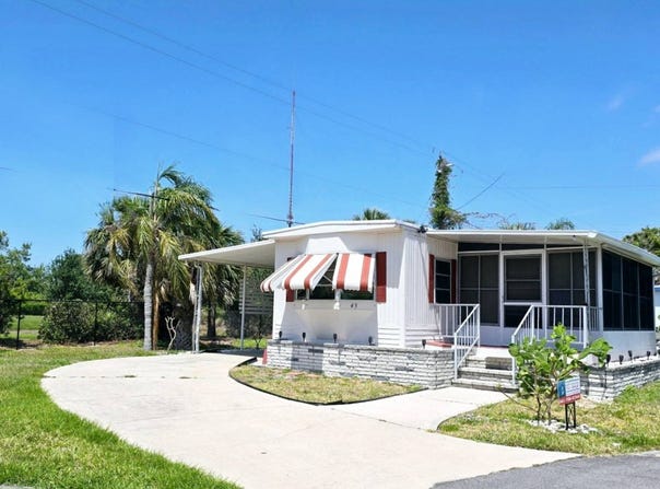 45 6th St West, Nokomis, FL 34275