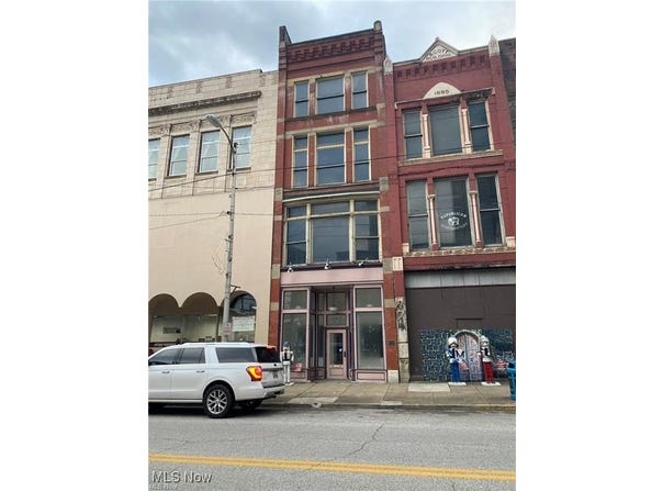 328 Market Street, Steubenville, OH 43952