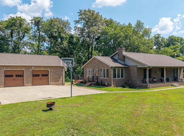 2022 E Kelly Road, Boonville, IN 47601