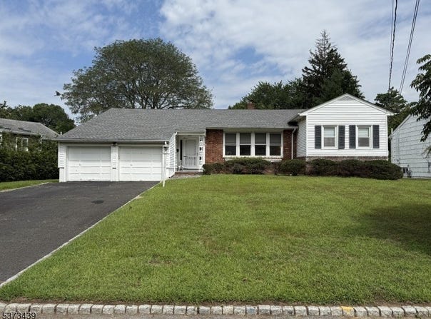 40 Oval Rd, Millburn Twp., NJ 07041-1405