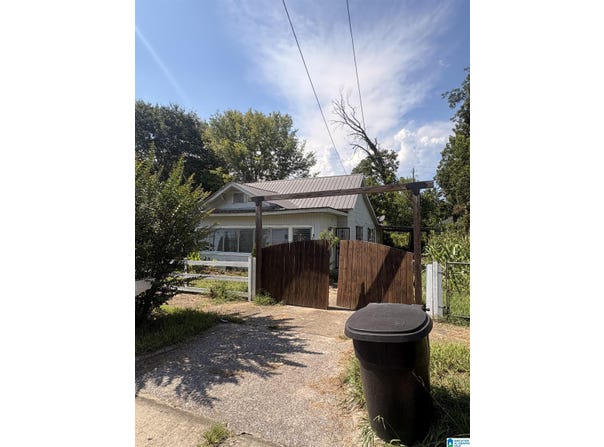 1529 4TH AVENUE, GADSDEN, AL 35901