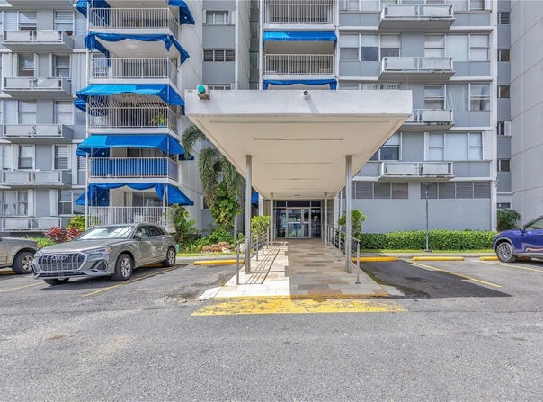 1246 Ave LUIS VIGOREAUX 1204, GUAYNABO, 00966