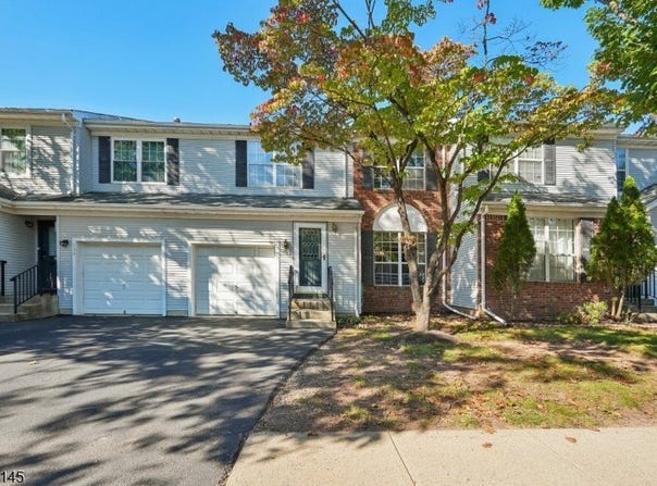 135 Grantham Dr, Franklin Twp., NJ 08873-6456