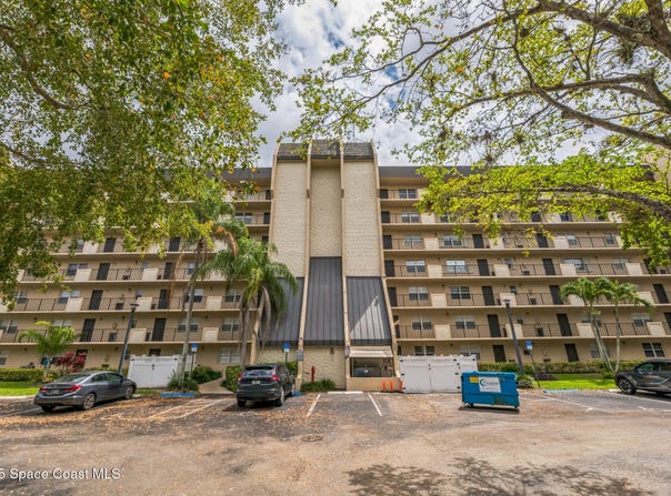 3300 W Rolling Hills Circle, Davie, FL 33314