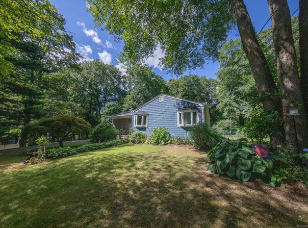 12 Josan Drive, Waterford, CT 06385