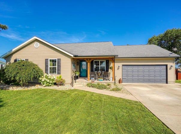1387 Dill Road NE, Bloomingburg, OH 43106