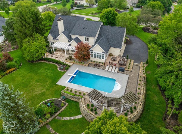 2 Stone Wall Lane, Zionsville, IN 46077