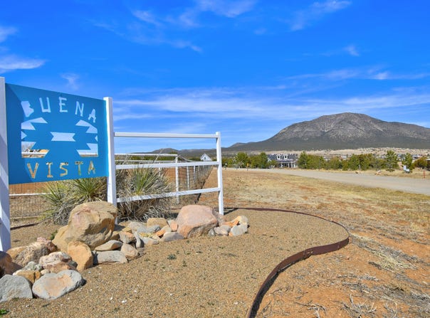 38 WEATHERSBY Drive, Edgewood, NM 87015