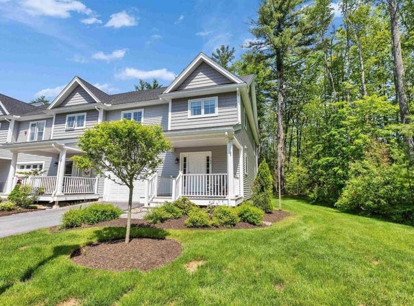 264 Woodview Way, Manchester, NH 03102