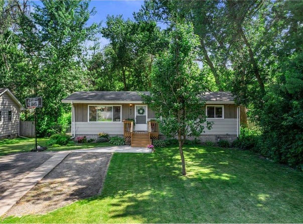 832 10th Avenue SE, Forest Lake, MN 55025