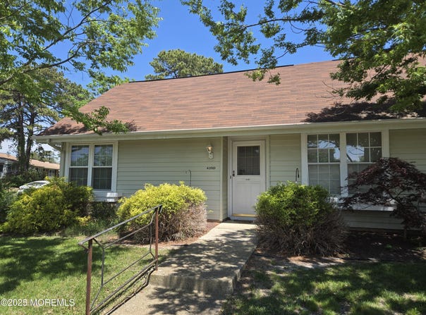 439d Chesterfield Court, Manchester, NJ 08759
