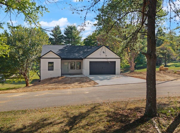 332 Country Hill Drive, Somerset, KY 42503