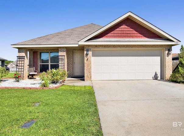1283 FAIRLAWN Drive, Semmes, AL 36575