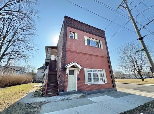 302 N Cedar St, New Castle, PA 16102