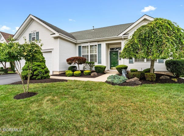 33 Silver Lake Drive, Barnegat, NJ 08005