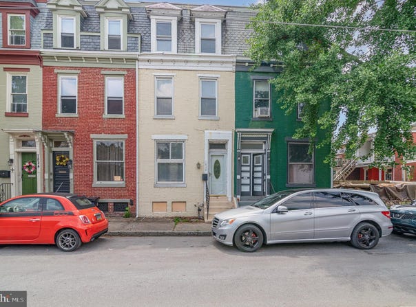 1828 PENN STREET, HARRISBURG, PA 17102