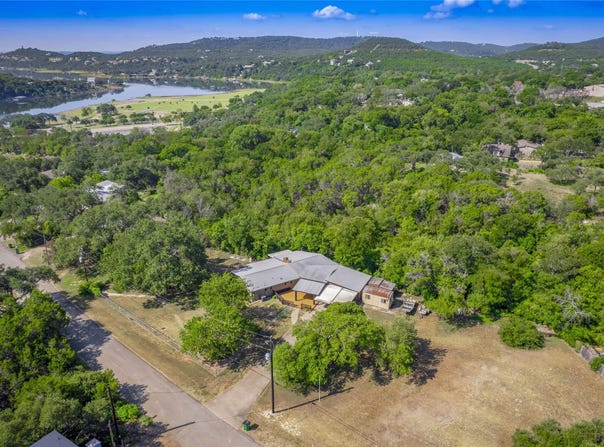 10904 Travis DR, Jonestown, TX 78645