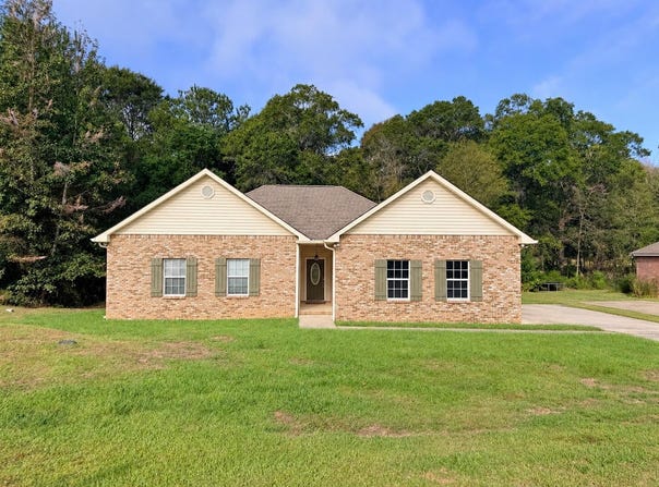 43 Archel St, Petal, MS 39465