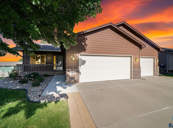 808 Whitewood Ave, Sioux Falls, SD 57106
