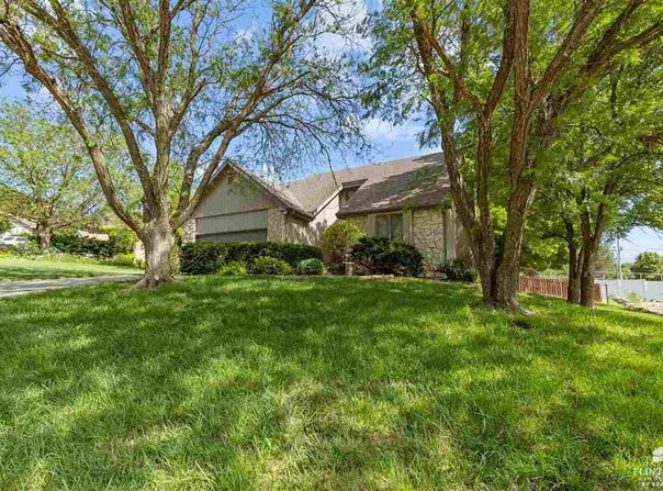 3667 Everett Drive, Manhattan, KS 66503