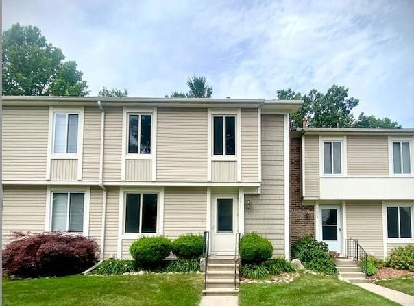 2071 Lac Du Mont, Haslett, MI 48840