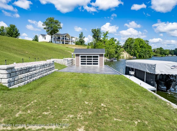 11029 Lakeside Drive, Perrinton, MI 48871
