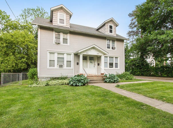 1019/1021 N Michigan Avenue, Howell, MI 48843