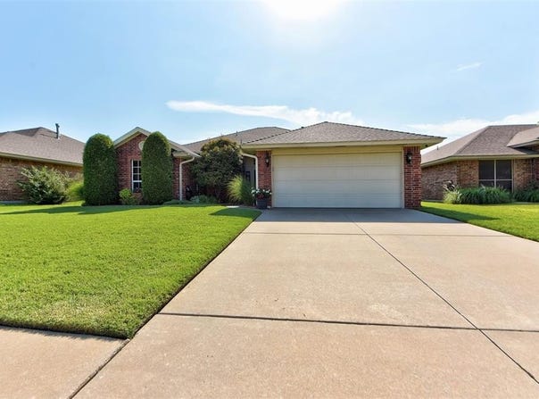 3808 Notting Hill Drive, Moore, OK 73160