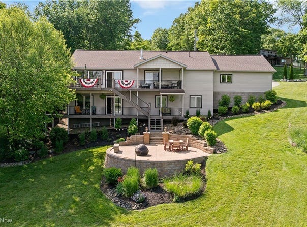 1740 W Buckhorn Drive, Millersburg, OH 44654