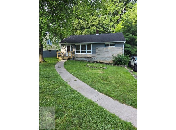 2524 Parnell Rd., BLUEFIELD, WV 24701