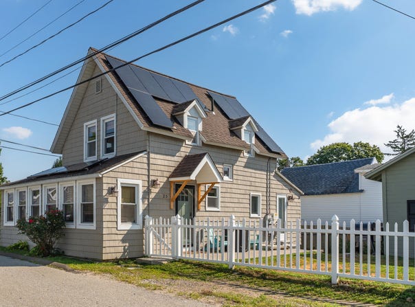 25 Broadway, East Lyme, CT 06357