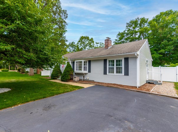 15 Mirror Brook Road, West Yarmouth, MA 02673