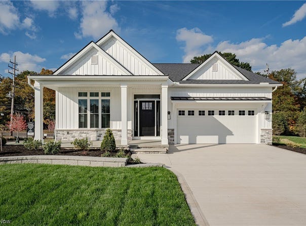 6453 N Cobblestone Road, Mayfield Village, OH 44143