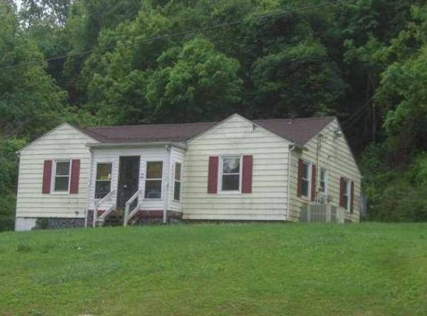 1169 Valley Dr, Bristol, VA 24201