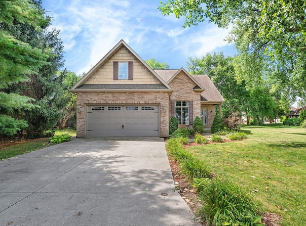 300 Village Lane, Seneca, IL 61360