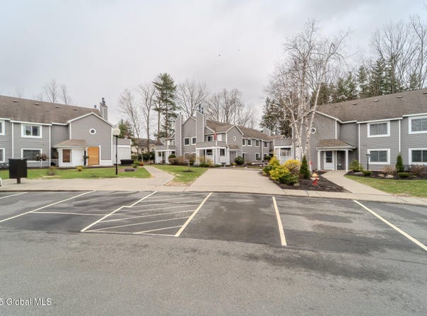 1976 Curry Road, Schenectady, NY 12303