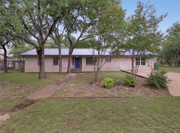 1313 Oakridge DR, Blanco, TX 78606