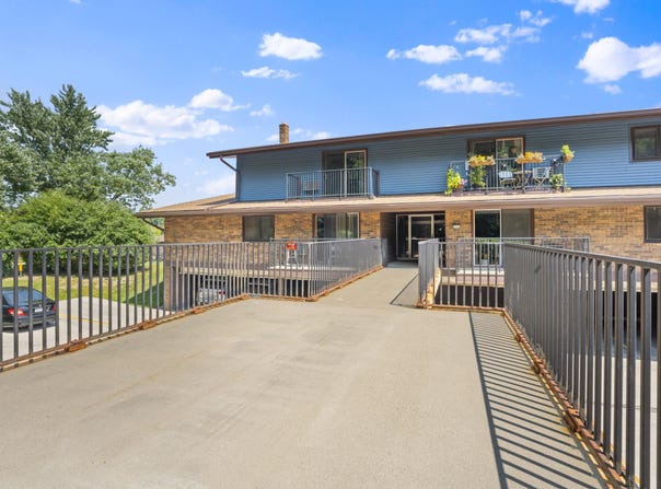 8500 W Waterford Ave, Milwaukee, WI 53228