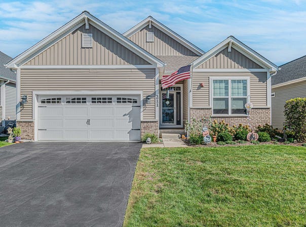 211 N Sunset Lane, Addison, IL 60101