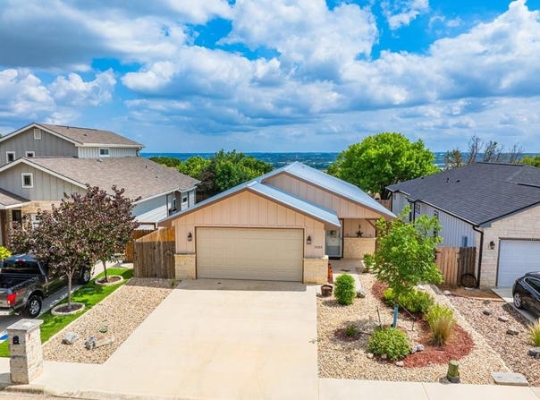 1020 Creswell Ln, Kerrville, TX 78028