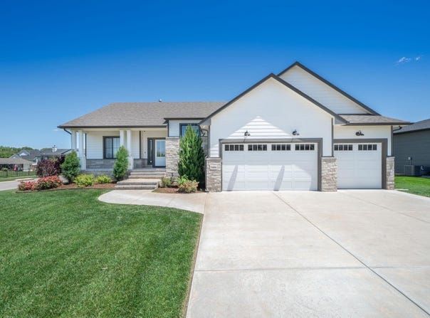 1604 N Shadow Rock Dr, Andover, KS 67002
