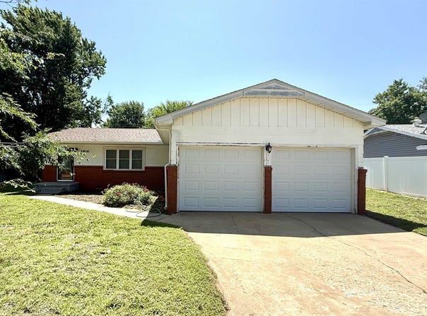 2816 Wilshire St, Woodward, OK 73801