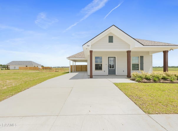 302 Willowbend Way, Youngsville, LA 70592