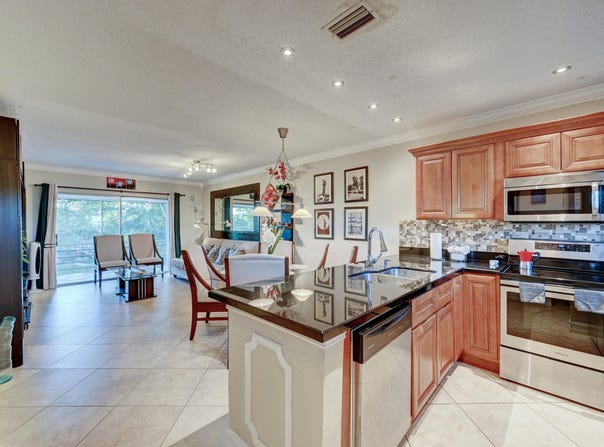 5102 NW 36th Street, Lauderdale Lakes, FL 33319