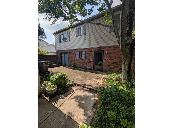 2013 Laura Lane, Chesterton, IN 46304