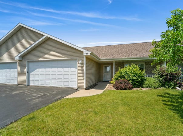 90 STONE CASTLE Drive, FOND DU LAC, WI 54935