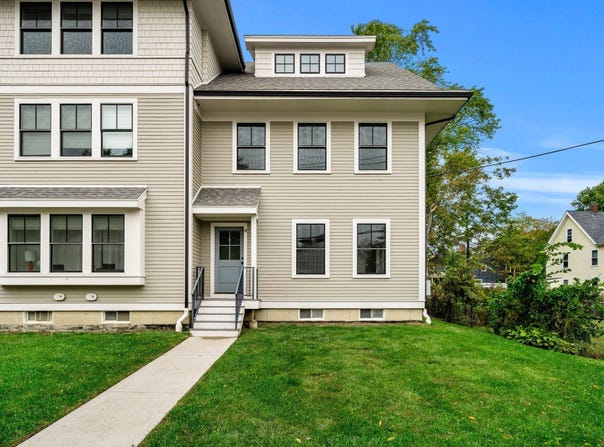 1 Broadway Ave, Ipswich, MA 01938